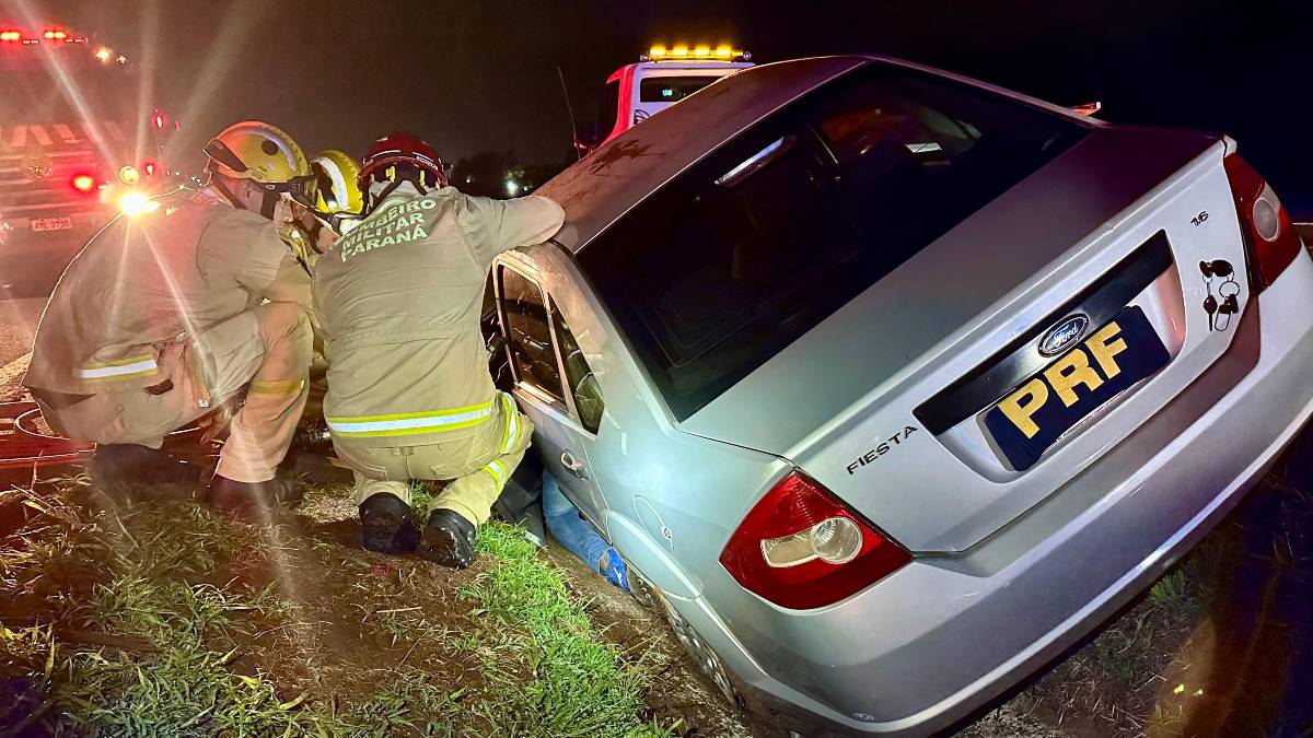 Motorista fica preso durante fuga da PRF no Paraná