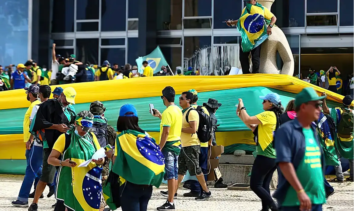 PT pede arquivamento de PL que anistia condenados pelo 8 de janeiro