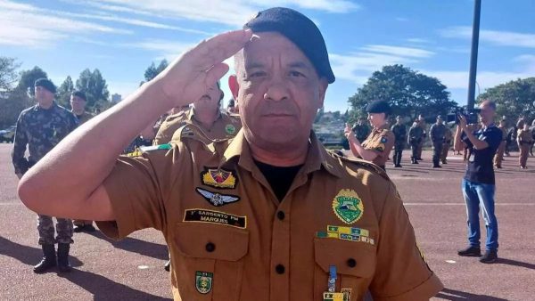 A Polícia Civil do Paraná (PCPR) prendeu um homem suspeito de feminicídio e ocultação de cadáver, em Guaíra, no oeste do Paraná, na terça-feira (5). De acordo com a delegada Renata Oliveira, a análise das imagens de câmeras de segurança indicou a autoria do crime, levando a Justiça a autorizar a prisão temporária do suspeito.