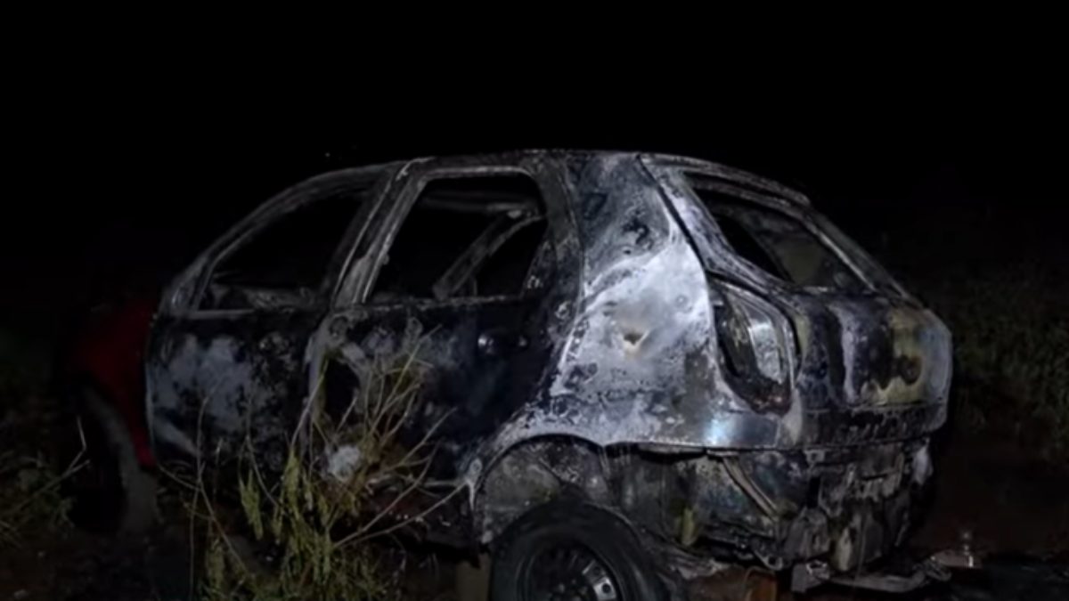 Jovem é morto a tiros no Paraná; carro dos suspeitos foi encontrado incendiado