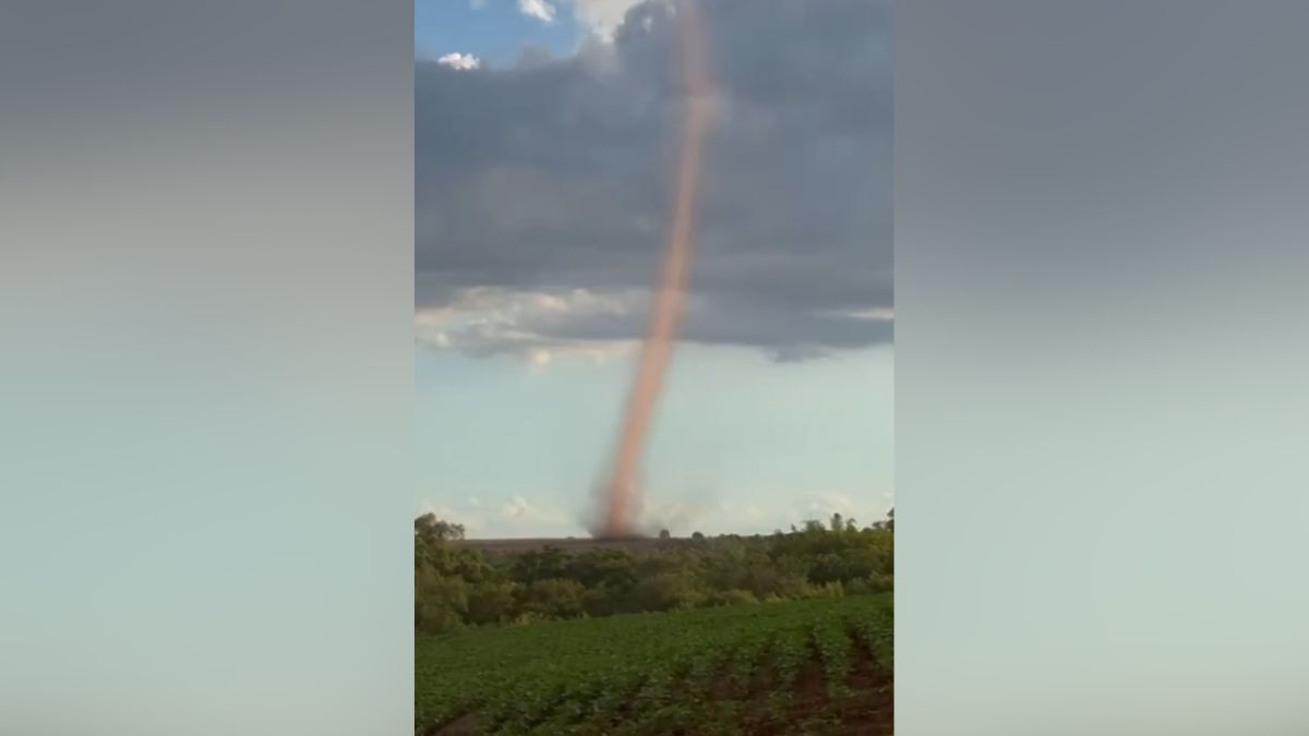 Redemoinho de poeira é flagrado no Paraná e chama atenção de moradores; assista