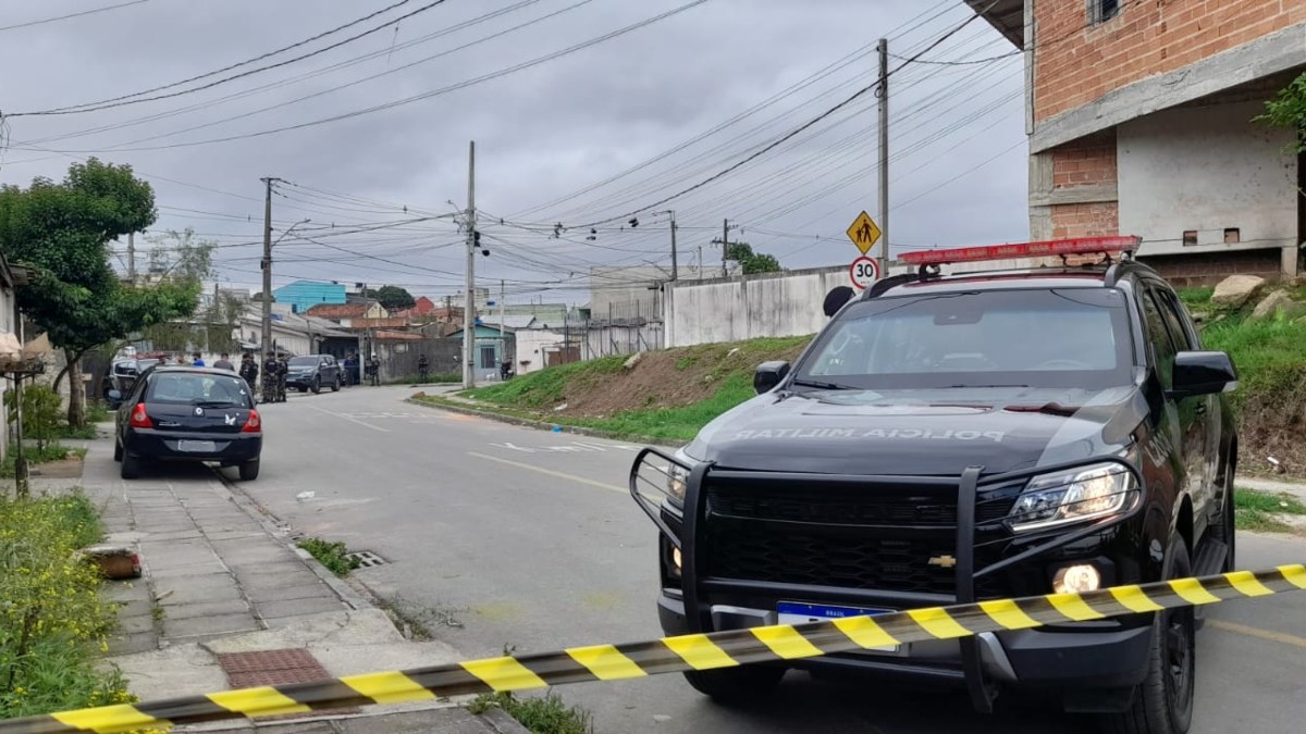 Os suspeitos pela morte do vereador eleito de Salto do Itararé, João Domiciano Neto, conhecido como João Garré, tinham ao menos duas armas de grosso calibre. Conforme a Polícia Militar do Paraná (PMPR), o armamento foi encontrado dentro do carro utilizado para o crime, após a abordagem no bairro Uberaba, em Curitiba, na tarde deste sábado (9), que terminou com a morte dos dois suspeitos.