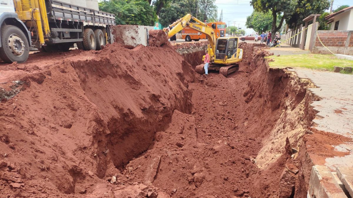 Trabalhador fica soterrado após deslizamento de terra no Paraná