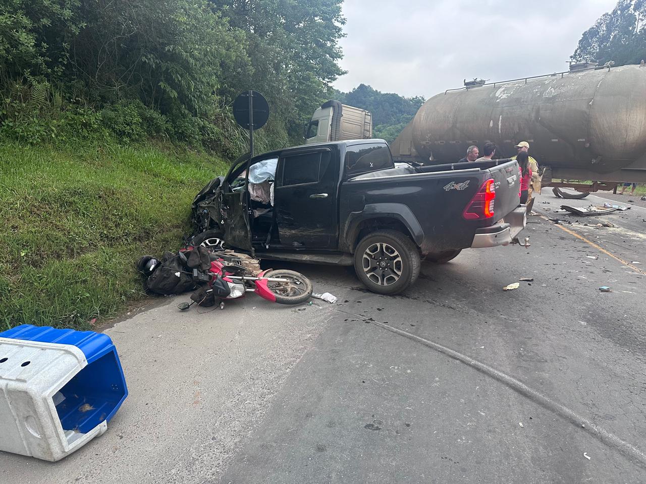 Motorista sem carteira causa acidente e tenta impedir filmagens no Paraná