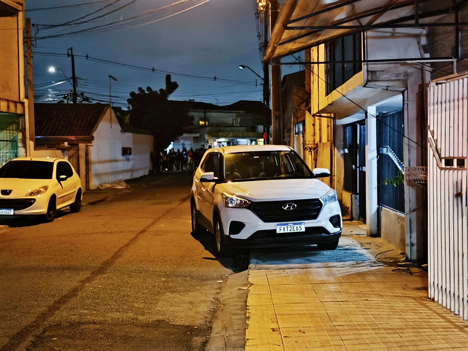 Dois homens são baleados com tiros de fuzil e pistola em Curitiba