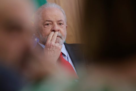  Lula se reúne com Forças Armadas para punir militares envolvidos em atos em Brasília 